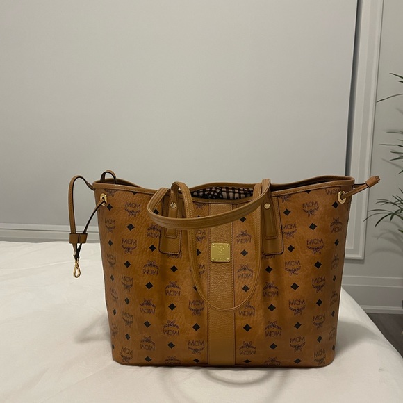 MCM reversible tote - Picture 3 of 3
